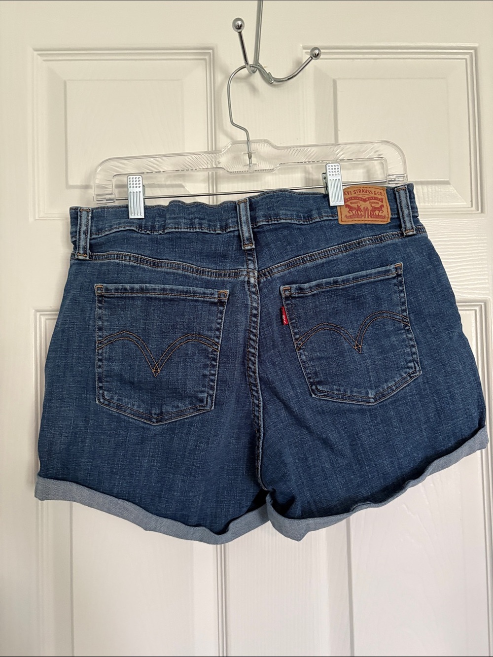 Levi’s Mid-Length Shorts 31